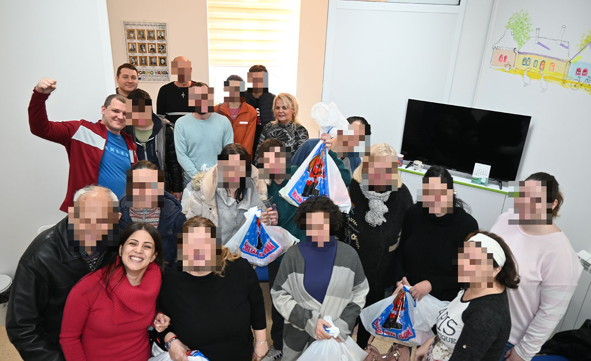 Уручени новогодишњи пакетићи корисницима Центра за ментално здравље