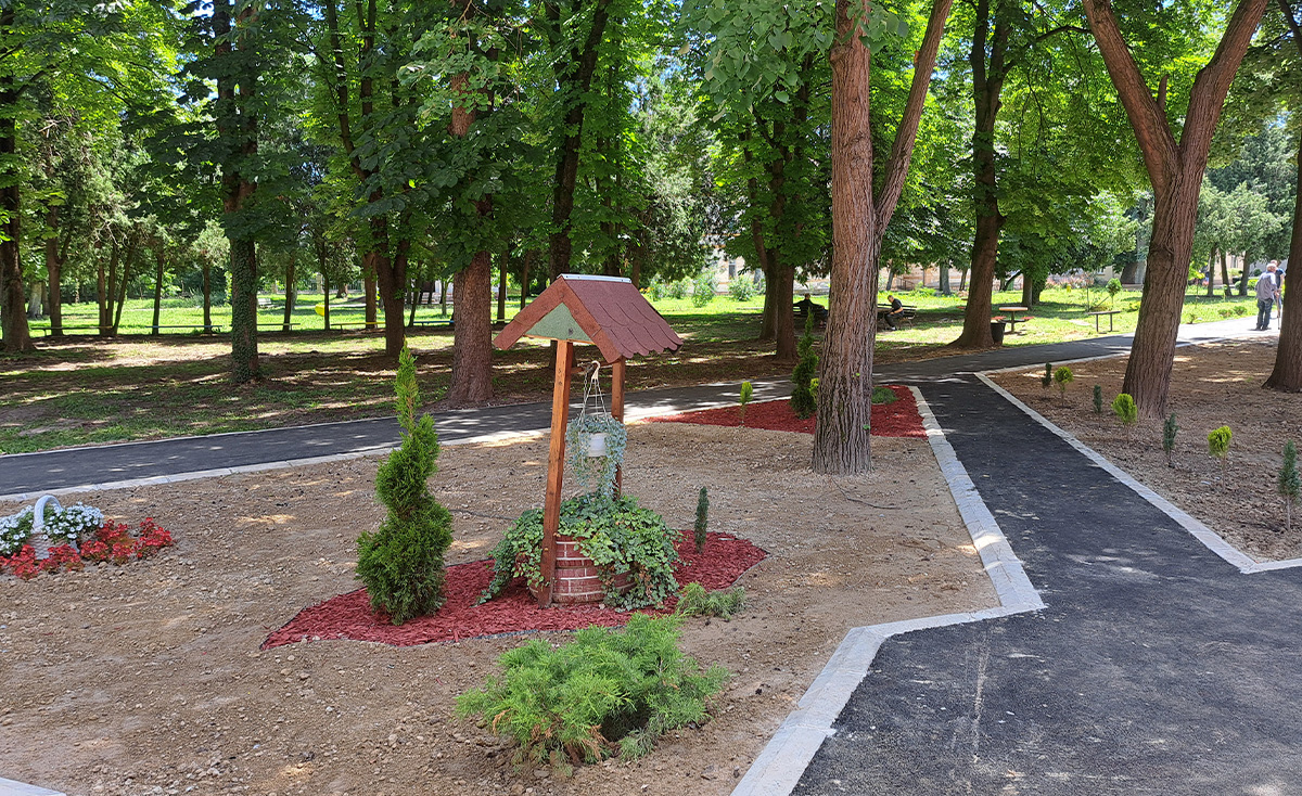 Обновљена пешачка стаза у кругу болнице